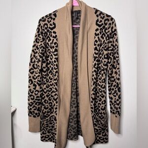 Moon & Madison Cheetah Sweater size small